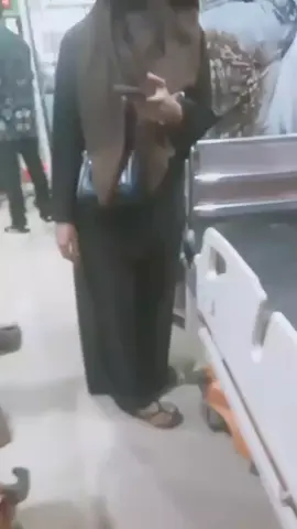KERACUNAN-Sejumlah siswa di Martapura, Kabupaten Banjar, Kalimantan Selatan diduga mengalami keracunan paket Makan Bergizi Gratis (MBG), Kamis (9/10/2025).  Belasan Siswa SMA IT Assalam Martapura Diduga Keracunana MBG, Dilarikan ke Rumah Sakit Umum Daerah Ratu Zalecha. 