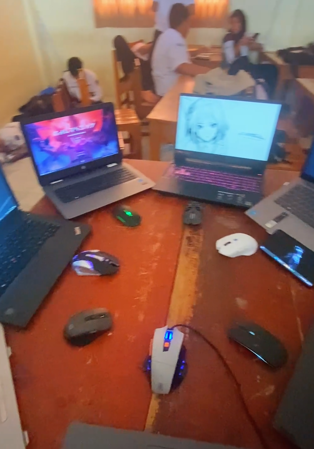 yg terakhir bonus wkwk🤣 | #cinematiclaptop #cinematic #jurusanrpl #fypシ #fyp @almerdev @tampang.galau @h4h4h4h90 @syantaxganza404 @itz_r1zzzz