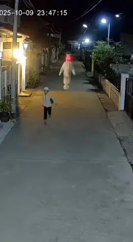 CCTV Pocong Terekam Jelas #pocong #penampakan #malamjumaat #malam #CCTV 
