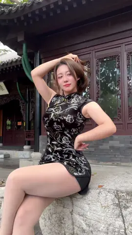 什么叫闲庭信步，姐就是！哈哈哈#杨晚柠 #微胖 #御姐 #穿搭 