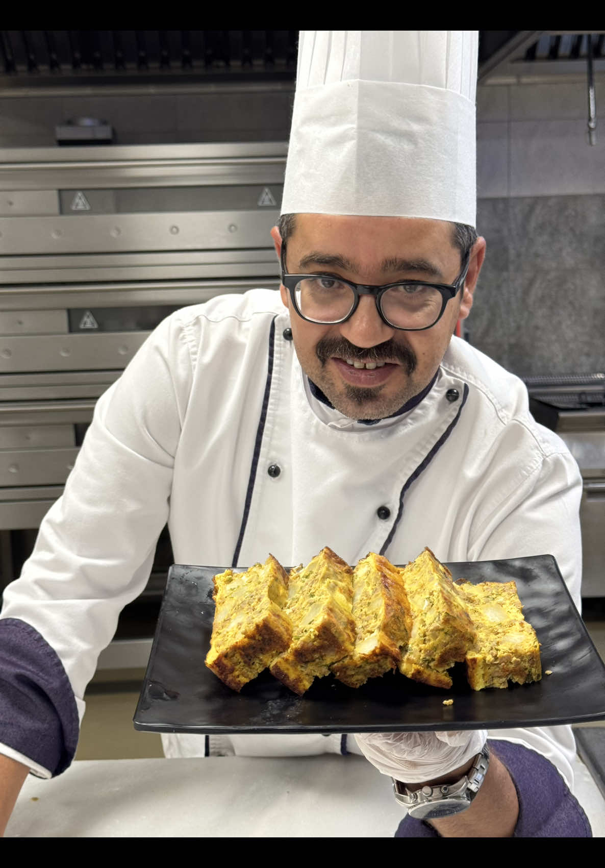 🇹🇳 طحين تونسي بالحم المفروم… نكهة الأصالة في كل لقمة! 🇹🇳 Tunisian Dough with Minced Meat… The Taste of Authenticity in Every Bite!#chefaymenjridi #tunisia🇹🇳_algeria🇩🇿_maroc🇲🇦 #tajin #meet #طاجين 