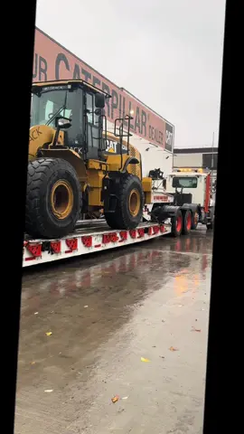 #oversizeload #hevyequipment #unionstrong #teamster #caterpillar 