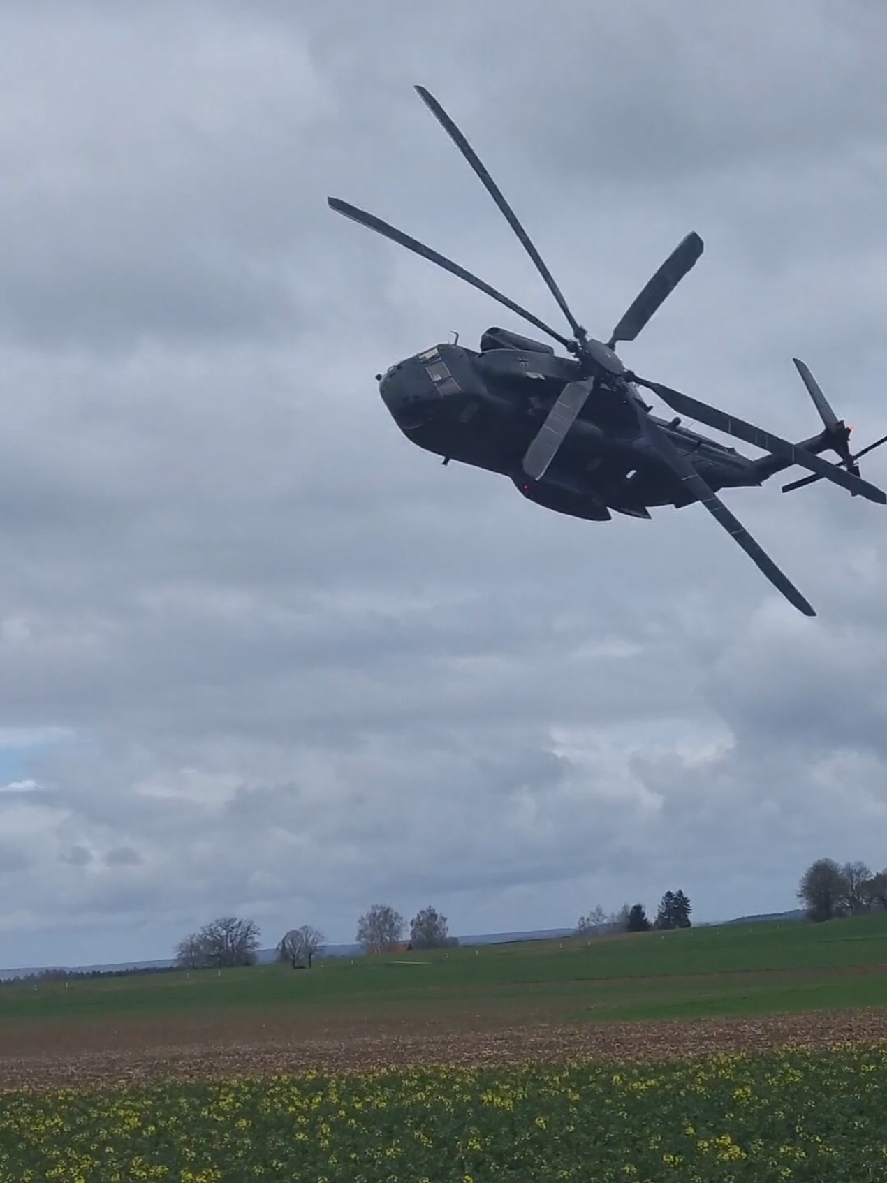 Fast an low - German Air Force CH-53 #hubschrauber #pilot #exersice #pilot #übung #ch53 