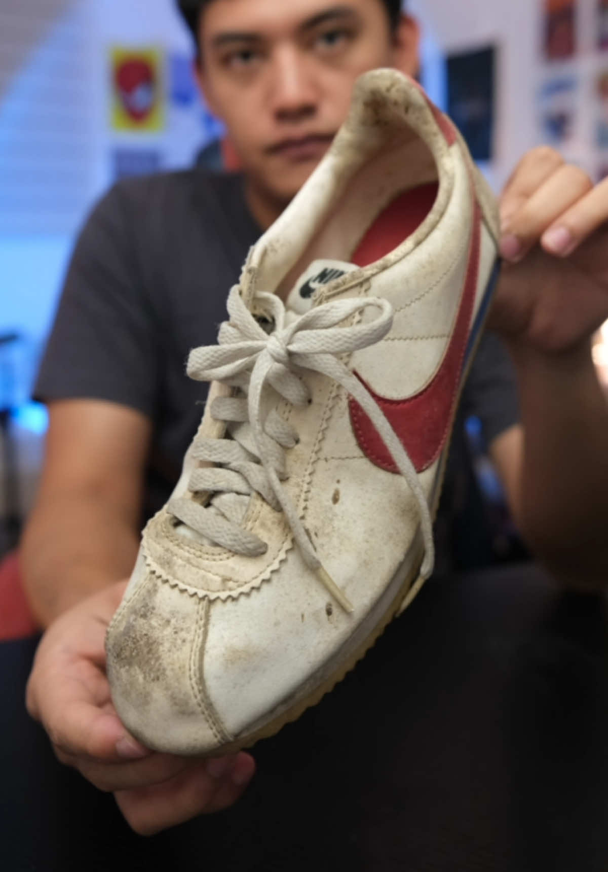 The KS Alpha Blue will keep your white shoes stay white. A powerful cleaning solution to make your white shoes look brand new! @KS ORIGINAL #ksoriginal #shoes #shoecleaner #ksfoam #ksfoamcleaner 