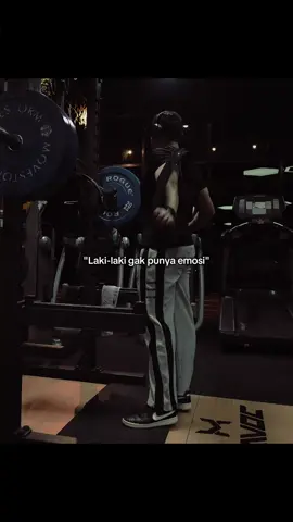 Setiap repetisi adalah doa sunyi, setiap beban adalah pengakuan bahwa ada yang perlu ditaklukkan, dan itu adalah diri sendiri. • • • #gym #motivation #relatable #heartbroken #drz #tiktokdurriz