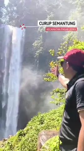 Bupati Lampung Barat Pak-Cik @parosil_mabsus mengunjungi salah satu destinasi wisata air terjun yang sedang viral di Kecamatan Pagar Dewa CURUP SEMANTUNG. #wisata #airterjun 