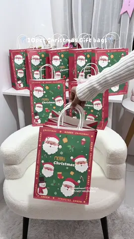 Eto na yung budget-friendly pero aesthetic gift bags!🎄 10 pcs na for only ₱100 plus peso, hindi mo na kailangan ng gift wrap, ilagay mo lang, tapos na!🎁💕 Disclaimer: Price may vary after the video was made. #christmasbag #giftbags #giftbag #10pcsgiftbag 