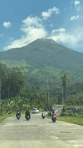 inikah jalan yg lagi hits,view gunung welirang🍃🗻 #claket #claketmojokerto #pacet #mojokertojalanjalan #mojokertotiktok 