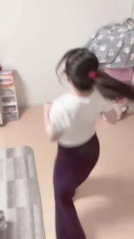 天ぷら食べてた妹に急にこの音源かけてみたら踊ってくれた😂#メロ秋投稿キャンペーン #姫野ゆめの#アイドル#Mooove! 