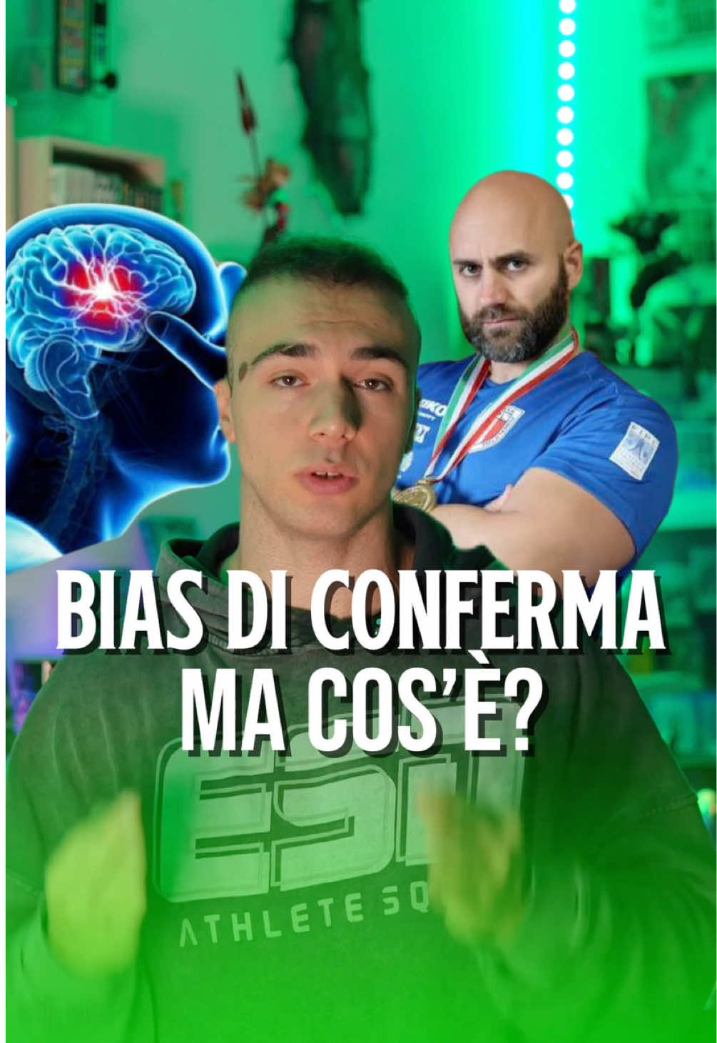 Ovviamente nulla contro @domingo_poliandri anzi, ho sfruttato un semplice suo commento per spiegare un meccanismo psicologico molto comune attualmente  Non è “panca vs chest press”: è neurobiologia. Quando un powerlifter legge “chest press ≥ panca”, l’ACC segnala conflitto, l’insula lo fa “sentire sbagliato” e l’amigdala lo interpreta come minaccia allo status: in breve, per proteggere ego/autostima, il cervello seleziona solo prove a favore della panca. Lo striato dopaminergico premia la coerenza, non la verità; Risultato: vedi ciò che conferma chi credi di essere, non ciò che è vero. Sono un Coach di fitness e bodybuilding con 5 anni di esperienza e oltre 200 clienti soddisfatti.  Se vuoi trasformare il tuo fisico grazie al metodo scientifico, scrivimi in DM ‘info coaching’ e inizia ora - Seguimi su @andregae._  per altri video simili ✌🏻 💚 @esncom.it & @insanearmy_official 10% CODE: ANDREGAE #pancapiana #bodybuilding #psicologia #cervello #biascognitivi  