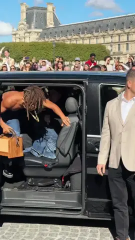 Jaden Smith: Will Smith's son who opened a vegan restaurant for the homeless and has already donated millions in food and social projects.#jadensmith #jaden #celebrity #humble #willsmith #news #famous #curiosidades #us