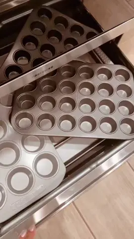 A rental friendly way to store all of your baking pans ! #baking #cleaninghack #storageideas #storage ##onthisday