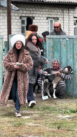 Богдану 2,5 года. Для лечения нужно 2 900 000 $. Сумма большая, но если 290 000 человек отправят по 10 $, мы закроем цель — и у него появится шанс жить. Вся информация для доната — на их странице  EN: Bogdan is 2.5 years old. We need $2,900,000 for his treatment. It’s a big amount, but if 290,000 people give $10 each, we’ll reach the goal—and he’ll have a chance to live. All donation details are on their page @Олена 