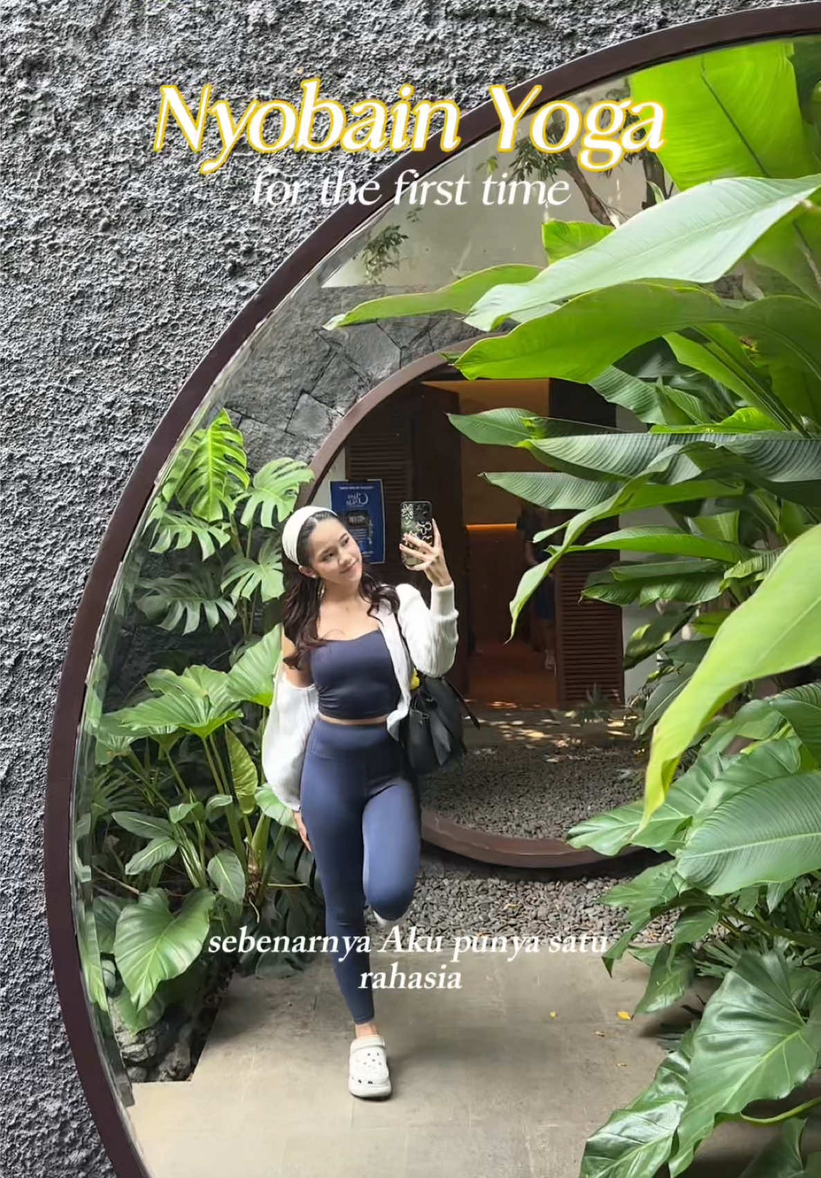 First yoga experience 🌿✨ Ternyata gak segampang keliatannya, tapi aku seneng banget bisa nyobain hal baru bareng @NIVEA Official Store di event Glass Skin Inside & Out. Walaupun yoga outdoor bikin keringetan & kena matahari, aku gak worry karena ada NIVEA Super C+ Vitamin Body Serum SPF 50 PA+++ yang jagain kulit aku dari UV & polusi, dan NIVEA C&AHA Vitamin Body Serum buat gentle exfoliasi sehari-hari, kulit jadi makin halus & glowing 🍊💙 Glass skin vibes & new experience unlocked! 💫 #NIVEABodySerum #ExfoliateTheRightWay #TripleBrightPower #SmartGlow #GlowAndProtect   