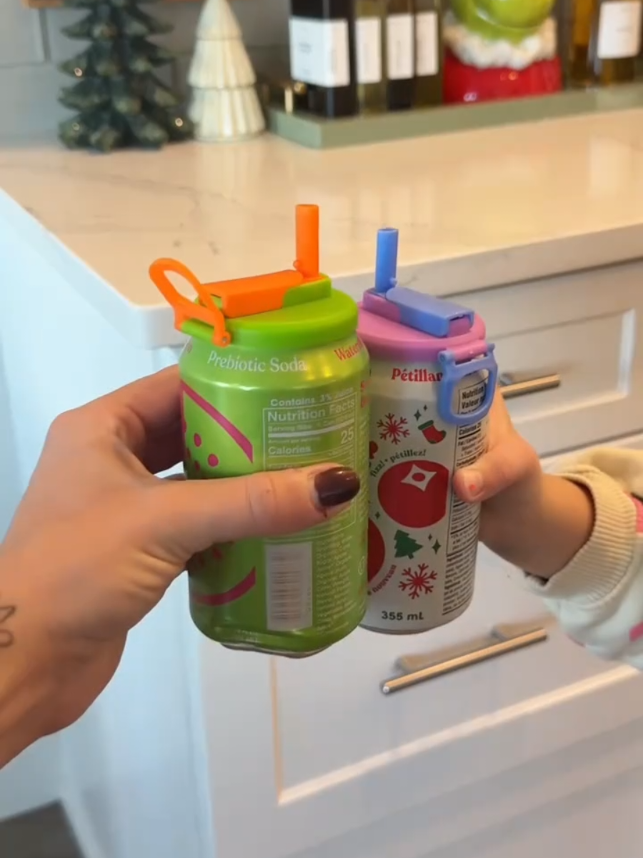 🛒 Clique na sacolinha e garanta a sua antes que acabe! 🧃✨ A tampa de silicone que virou febre! Transforme qualquer lata em um copo com canudo — sem vazamentos e sem desperdício! 😍 Perfeita pra praia, piscina ou aquele rolê com os amigos. 💧 À prova de vazamento 🌈 Várias cores lindas ♻️ Reutilizável e livre de BPA #achadinhos #TampaDeLata  #UtilidadesDomésticas #AchadinhosOnline #tiktokshop 