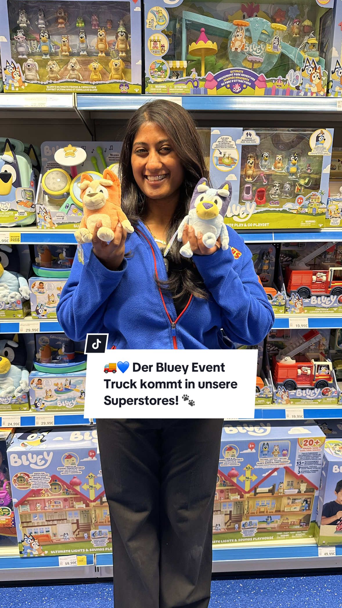🚚💙 Der Bluey Event Truck kommt in unsere Superstores! 🐾   Ab dem 10.10 habt ihr die Möglichkeit Bluey und Bingo beim Event 