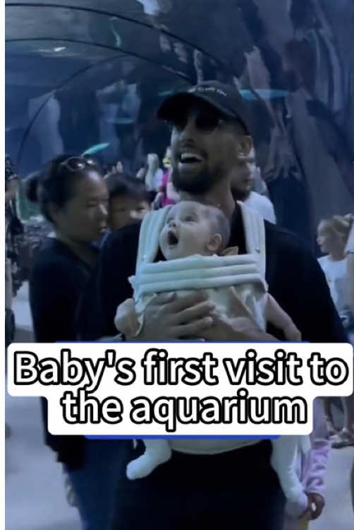 Baby’s first visit to the aquarium#Love #happy #happybirthday #baby #cute #cutebaby #hh #brothersister