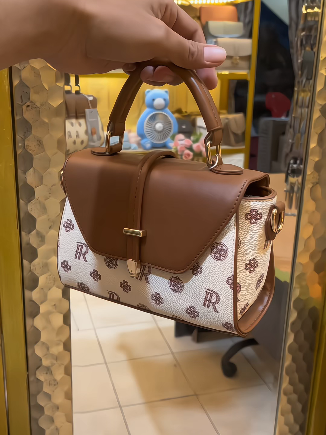 Pantes aja tas ini udah laku banyak di tiktok, soalnya udah murah masih nekat aja ngasih diskon #tasselempangwanita #shoulderbagwanita #handbagwanita #taswanitaelegan