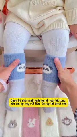 Chân bé nhà mình lạnh nên đi loại tất lông cừu ấm áp này rất tiện, ấm áp lại thoải mái #xuhuong #videoviral #embesosinh #tatchobe 