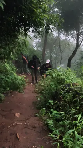 ဘားအံသို့ အလည်တစ်ခေါက်#CapCut #fyp #fypပေါ်ရောက်စမ်း #မြင်ပါများပီးချစ်ကျွမ်းဝင်အောင်လို့🤒🖤 #ON4t @Alice @D D Naing Oo 