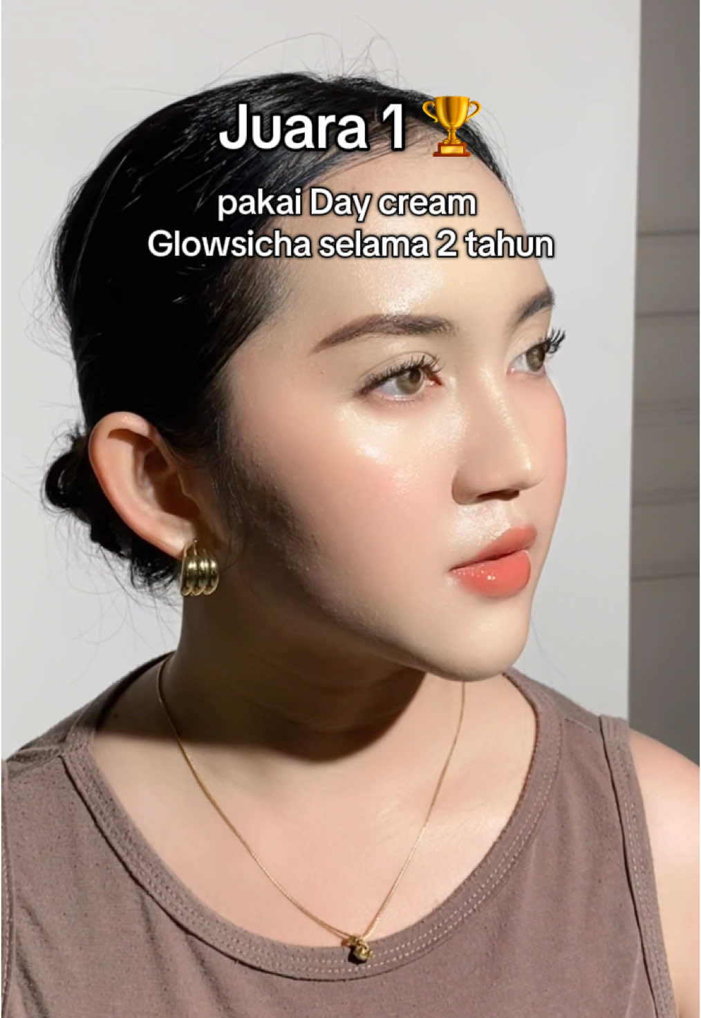 Udah senyaman itu sama produk satu ini🫠🤍 #glowsicha #gogetglow #glowingskin #glowsichadaycream 