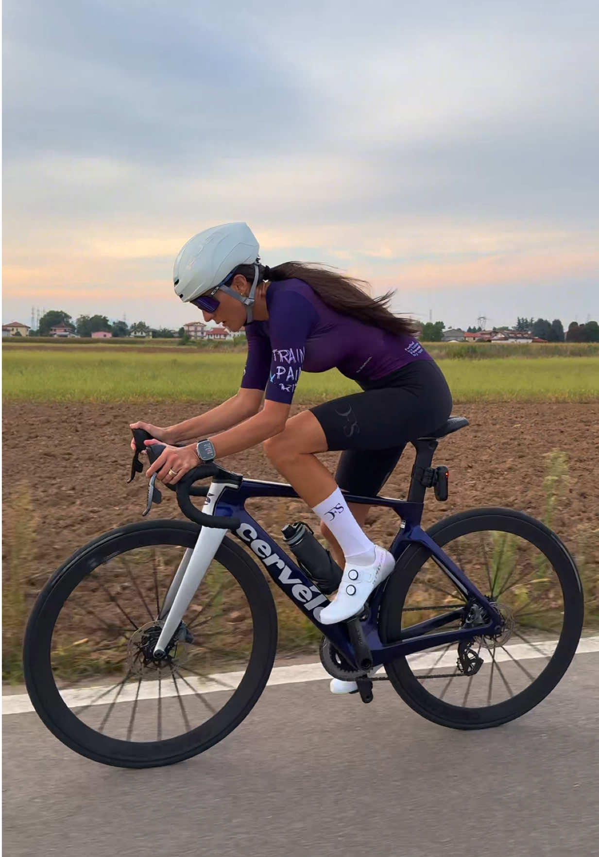Lo sentite anche voi? Profumo di week-end. E un po’ anche del mio. 😜🚴‍♀️ #triathlete #cycling #bike #cyclist #asmr 