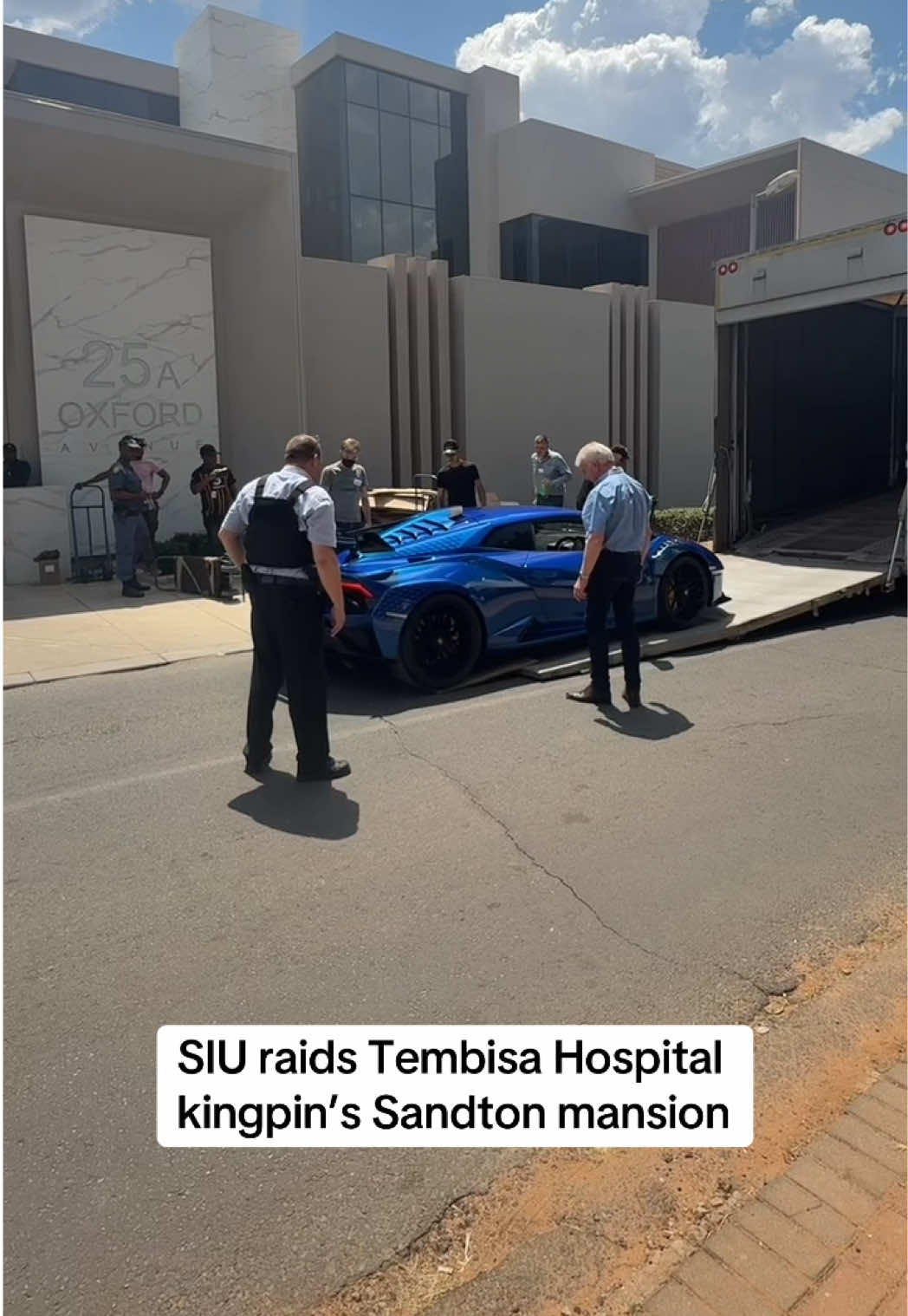 The Special Investigating Unit is seizing several properties linked to Tembisa Hospital tender kingpin Hangwani Maumela.  This follows last month’s operation by the Asset Forfeiture Unit, which confiscated around R400 million in assets, including luxury homes, four Lamborghinis, a Bentley, and a boat.  SIU officials are currently at Maumela’s Sandton residence, where more vehicles, art pieces, and furniture are expected to be seized.  Maumela is accused of being a key beneficiary in the alleged corruption at Tembisa Hospital. #KayaNews #Corruption #tembisa #tender #sanews 