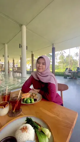 Ma besti @🍓 yg selalu setia fotoin aku.. thank u sis🤭. Next jalan2 lagi . . #dialoogbanyuwangi #banyuwangi #wisatabanyuwangi #pantaibanyuwangi #holiday #healing #pantaivibes 