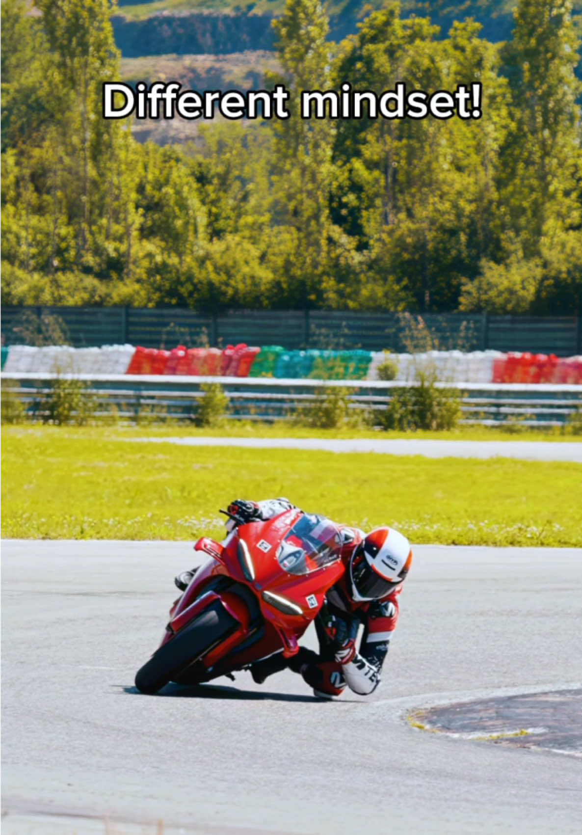 DIFFERENT MINDSET 🤯 #ducati #panigale #bike #bikelife #ducatipanigale    