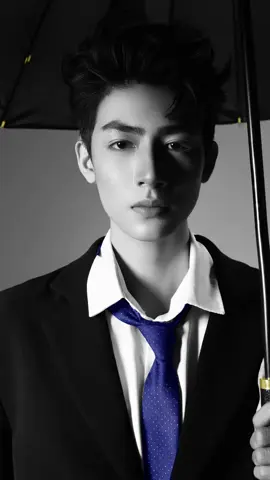 𝑼𝒎𝒃𝒓𝒆 – 𝒌𝒉𝒊 𝒄𝒂̉𝒎 𝒙𝒖́𝒄 𝒄𝒂̆́𝒕 𝒎𝒂𝒚 𝒃𝒂̆̀𝒏𝒈 𝒂́𝒏𝒉 𝒔𝒂́𝒏𝒈.🌧️ Một bức ảnh có thể trở thành tấm gương phản chiếu, để bạn được thấy chính mình cả phần mạnh mẽ lẫn phần dễ tổn thương và hiểu rằng, hy vọng luôn hiện diện, dù chỉ trong một sắc xanh nhỏ bé. #ddstudio #chupanhstudio #chupanhbeauty #chupanhnam #chupanhconcept