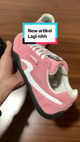 New artikel lagi nihhh Tempora warna pink. #sepatu #sepaturaingel #sepatukalcer #sneakers #raingelfootwear 