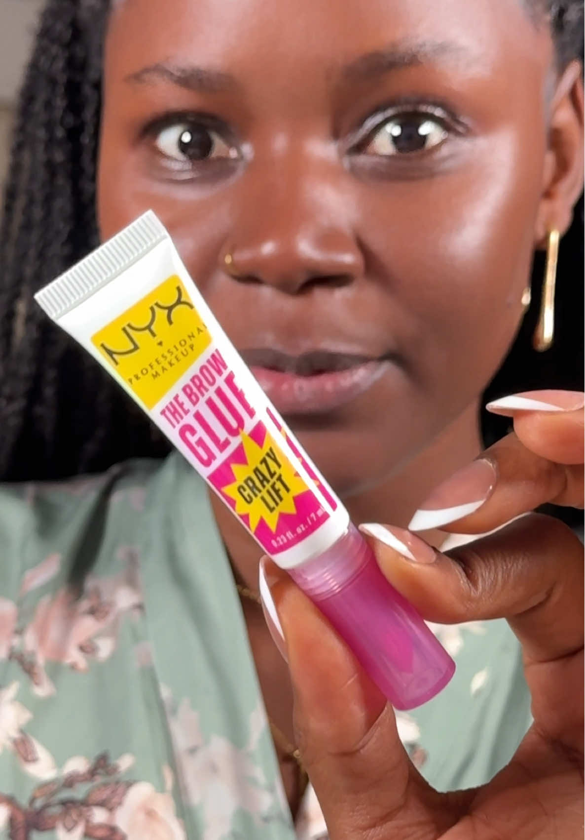 Die perfekten Augenbrauen in 2 Sekunden 😳 Brow glue crazy Lift Augenbrauen gel von @nyxcosmetics de #makeup #drogeriemakeup #drogerieneuheiten #drogerie #browgel 