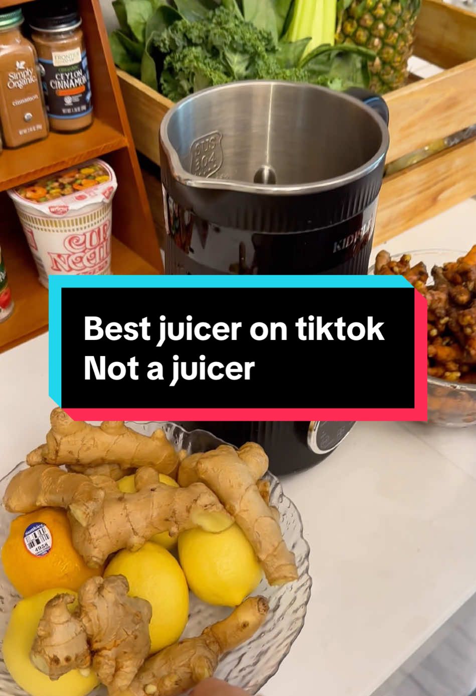Ginger turmeric lemon shot 🍹 Stop drinking liquid sugar y’all, it’s toxic 👊🏻  Recipe: 150 g of ginger   50 g of turmeric 2 lemons 100 g of pineapple (optional, if you want it to be less spicy) #gingershot #lemonjuice #juicer #tumeric #immunitybooster #nutmilkmaker #tiktokshopfalldealsforyou #fyp #antiinflammatory #juicerecipe #juice 