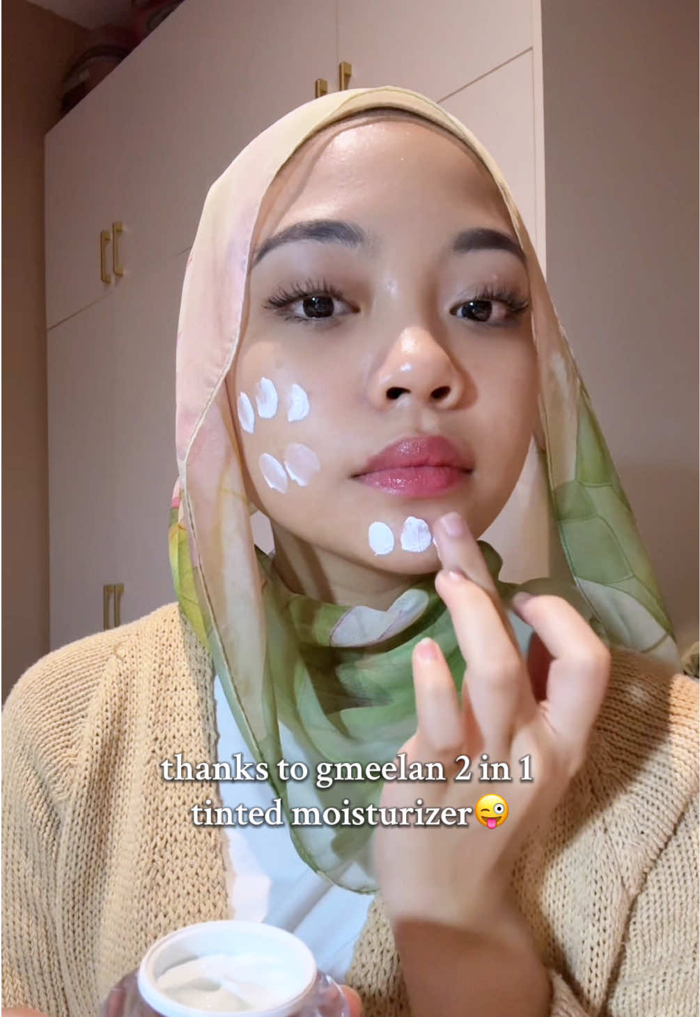 lazy girl era but make it glowy😝  #GMEELANmy #GMEELAN #GMEELANDurvillealazycream #toneupcream #2in1tintedmoistureizer @GMEELAN.my.skincare 