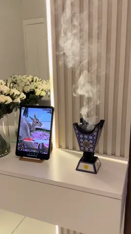 تفاصيل فخمة… حضور يلفت الأنظار 💙 ريحـة العود فيها تفتح النفس وتكمل جو الإجازة ✨ استمتعي بكل لحظة وخلّي المكان يحكي فخامتك #اكسبلور #مبخرة #مباخر #ضيافه_تقديم #تنسيقات 