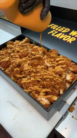 When we’re in the mood for HOT CHICKEN, we hit up @Fluffieshotchicken’s new location in Midtown, Manhattan NYC and go ALL OUT with their family platters! 🍗🍟🧀🔥🤤 INSANE. Who’s hungry?? #DEVOURPOWER #fyp #foryou #fluffieshotchicken #nyc 