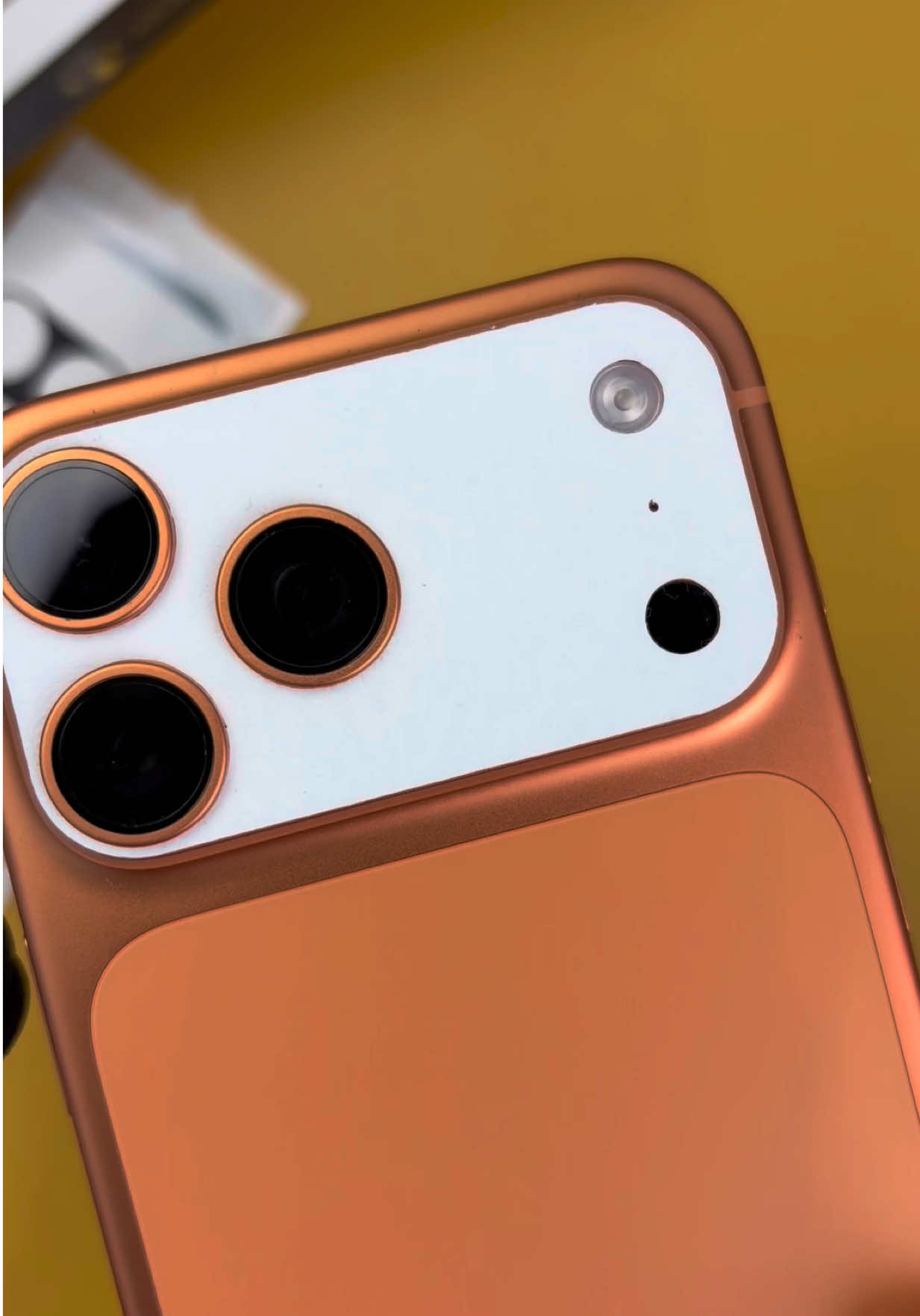 Casing xde cover lens area? Inilah solution dia! Protect your phone with MojoSkins 🫰🏻 #iPhone17promax #iphoneskin #ASMR #phonesticker #lensprotector 