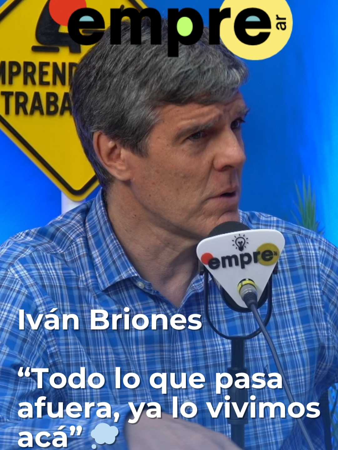 Así lo dice Iván Briones, que vivía sus mejores años profesionales en el exterior… pero decidió volver. Cuenta que cuando vivís afuera, todo lo que pasa ya lo viviste antes en Argentina. Y ahí entendés algo profundo: 👉 “El hogar es donde están tus afectos.” Una reflexión sobre identidad, raíces y lo que realmente vale la pena. #Emprear #EmprendedoresArgentinos #HistoriasQueInspiran #IvánBriones #Argentina #Afectos #Liderazgo