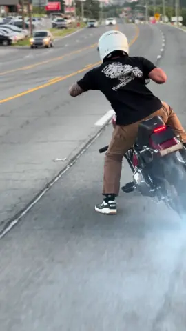I’m honestly running out of tires at this point  #harleydavidson #harleystunts #harleywheelies 