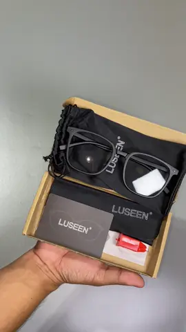 Laging bang nakatutok sa cellphone o gadgets ang mga anak nyo? Bilhan mo nitong salamin na to #glasses #eyeglasses #photochromiceyeglass #antiradiationglass #luseeneyewear 