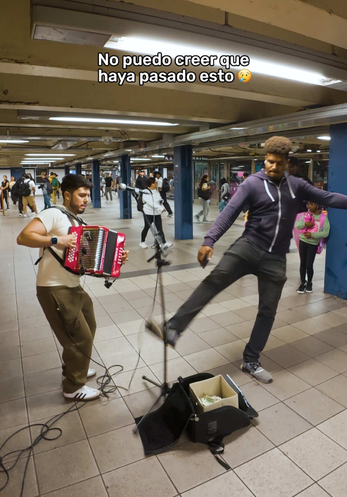 Estoy triste muchachos pero con la cabeza en alto ❤️‍🩹🗽🇨🇴 #newyork #buskinglife #nuevayork #busking #music    