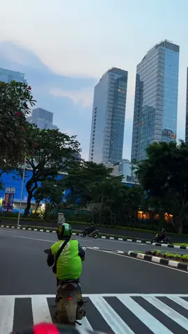 gimna gak betah coba setiap berangkat kerja dengan view se indah ini 😍#jakarta #fyp 