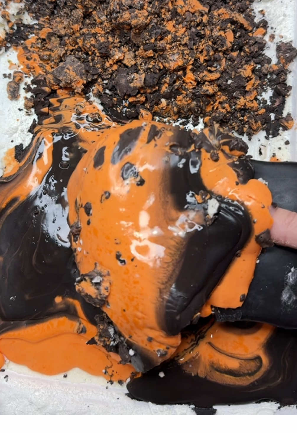 🖤🧡 #asmr #cornstarch #melodyasmr #satisfyingvideos #asmrsounds 