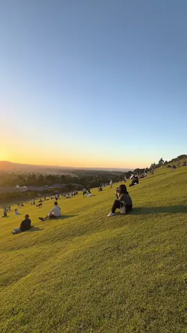 奈良で夕日が綺麗な場所といえばここ！ #奈良 #奈良公園#若草山  #夕日 