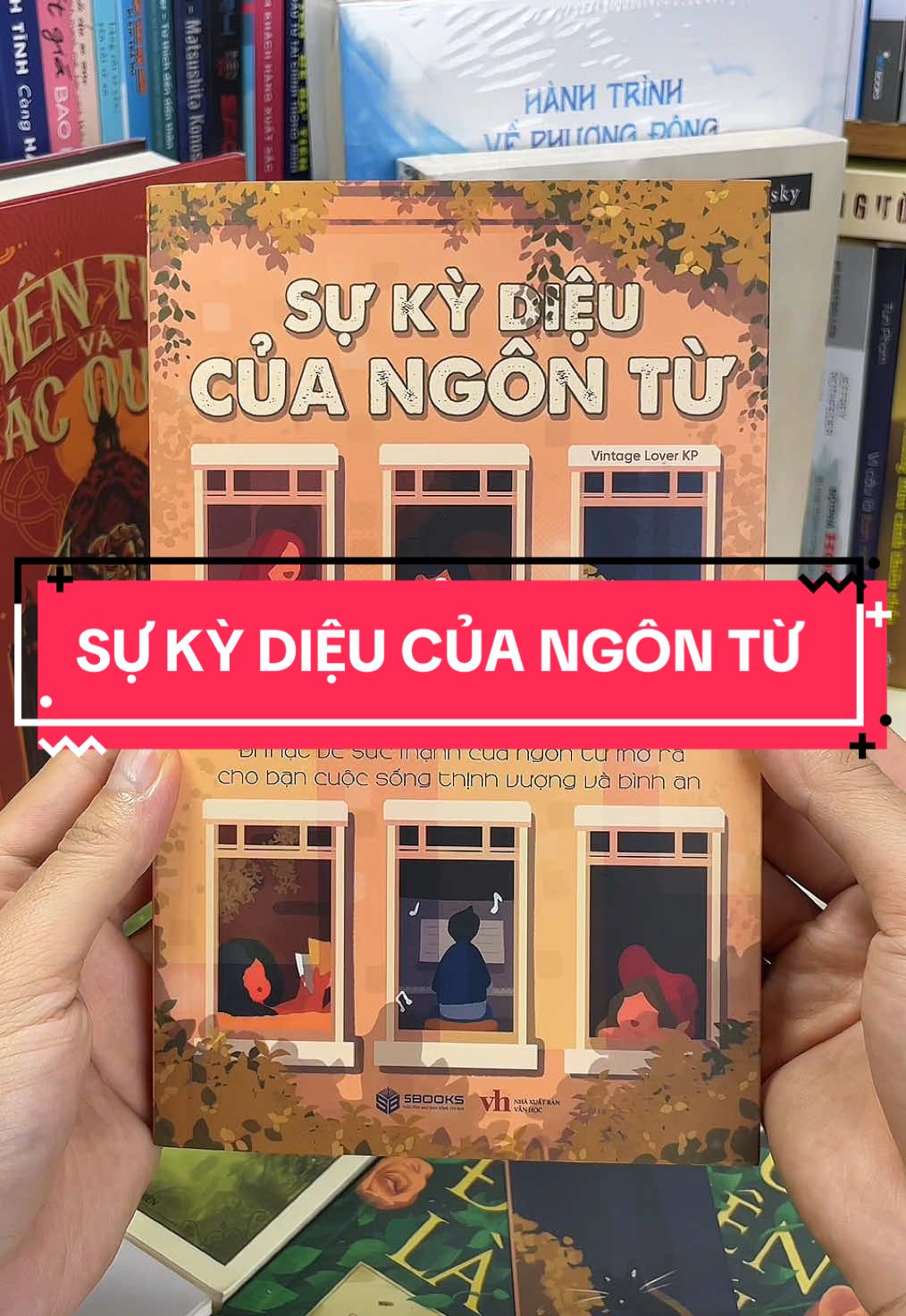 Sự Kỳ Diệu Của Ngôn Từ – Khi Lời Nói Biến Thành Sức Mạnh Chạm Tới Trái Tim Và Thay Đổi Cuộc Đời! Bạn có biết chỉ một câu nói cũng có thể khiến người khác yêu mến bạn, tin tưởng bạn — hay ngược lại, khiến họ rời xa mãi mãi? “Sự Kỳ Diệu Của Ngôn Từ” sẽ khiến bạn nhận ra: lời nói không chỉ là công cụ giao tiếp, mà là vũ khí quyền năng giúp bạn thành công, hạnh phúc và được tôn trọng hơn. Cuốn sách tiết lộ cách: - Dùng từ ngữ đúng lúc, đúng cách để tạo ấn tượng mạnh trong mọi mối quan hệ. - Biến những cuộc trò chuyện bình thường thành cơ hội kết nối sâu sắc. - Học nghệ thuật nói chuyện khiến người khác lắng nghe, đồng cảm và bị thuyết phục. Không phải ai sinh ra cũng giỏi ăn nói — nhưng ai cũng có thể học để nói sao cho người khác muốn nghe, nghe sao cho người khác muốn nói. Đừng để lời nói vô tình phá hỏng cơ hội hay mối quan hệ của bạn! Mua ngay “Sự Kỳ Diệu Của Ngôn Từ” để khám phá nghệ thuật biến từng câu nói thành sức mạnh thay đổi cả cuộc đời!#tiemsachbinhyen #BookTok #sach #sachhay #sukydieucuangontu 