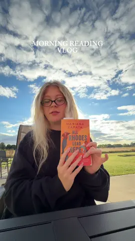 Hope you guys have a good Thursday ⭐️🐛🐞🌀🌈 love u #BookTok #readingvlog 