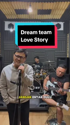 Kita banyak kedatangan Legend2 dari Ornito Welcome to Dream Team Love story..  #ornitoband #segalabayangmu #takanberarti #takkanberarti 