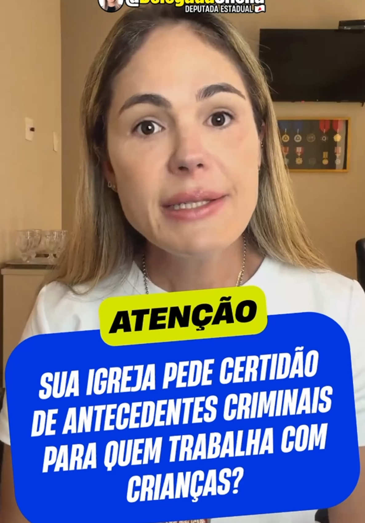 ⚠️ ATENÇÃO: Sua igreja pede certidão de antecedentes criminais pra quem trabalha com crianças? Se a resposta for não, isso precisa mudar. A Lei 14.811/2024 obriga igrejas, escolas e ONGs a exigirem o documento de todos os que atuam com crianças e adolescentes. 🚨 Exigir não é desconfiança. É proteção. #ProtejaAsCrianças #DelegadaSheila #Lei14811 #InfânciaSegura