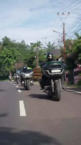 #Throwback JAKARTA - GUCCI,  pasukan laki laki banyak acara 