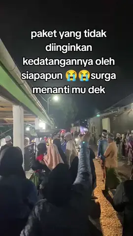 tagisan pecah saat lihat peti di turunkan dari ambulan selamat jalan anak Soleh surga menantimu dek Muhammad ubaydillah  #fyppppp #ponpesalkhozinybuduran # #evakuasikorban  #pontianakkalimantanbarat 